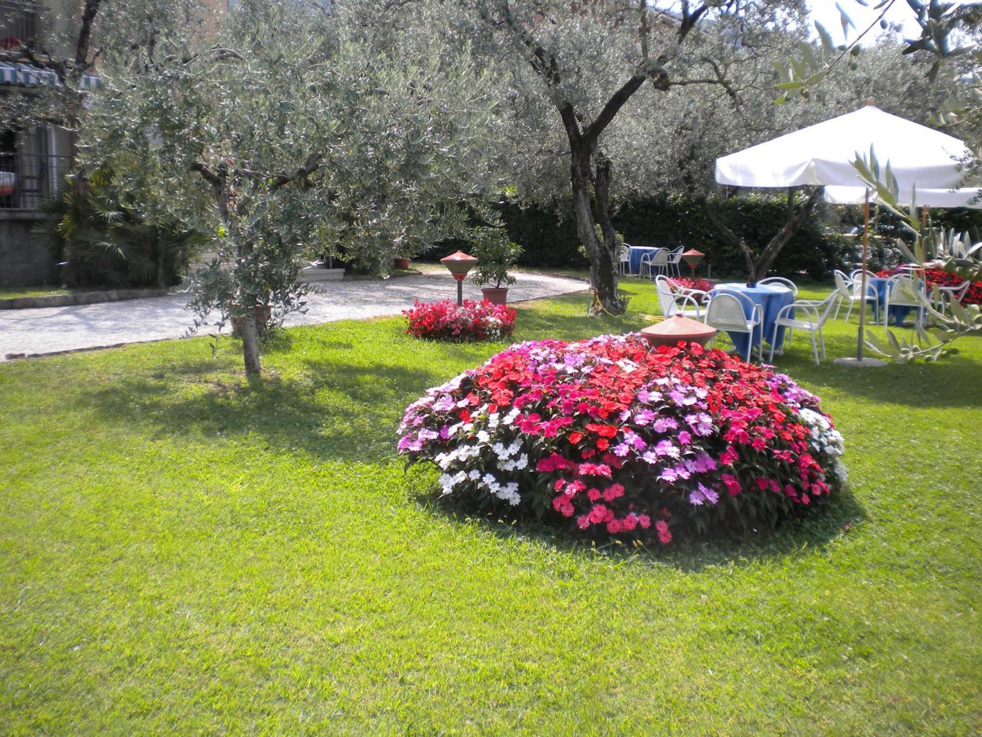Hotel Garden Torri Del Benaco Zewnętrze zdjęcie